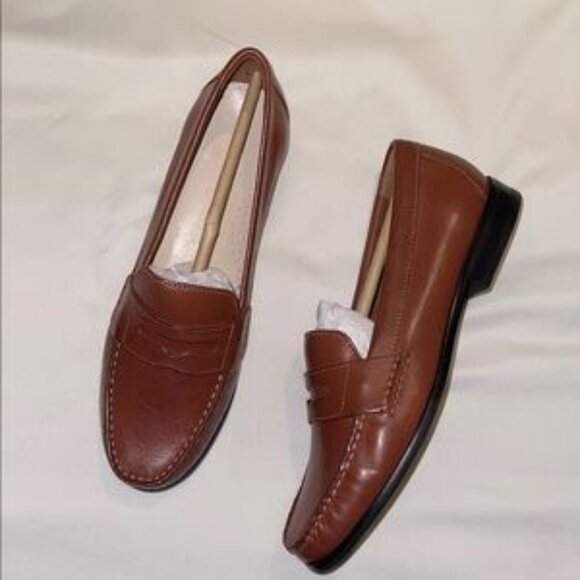NEW Cole Haan Women’s Classic Brown Leather Loafers Size 8 - Picture 1 of 2